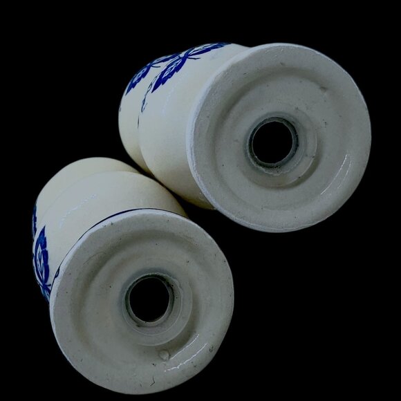 Vintage ARNARD Blue Onion All Spice & Chive Shakers White & Blue Flowers 4.25" - Picture 13 of 13